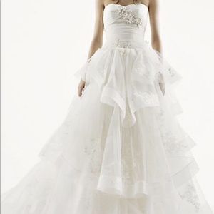Verá Wang wedding dress